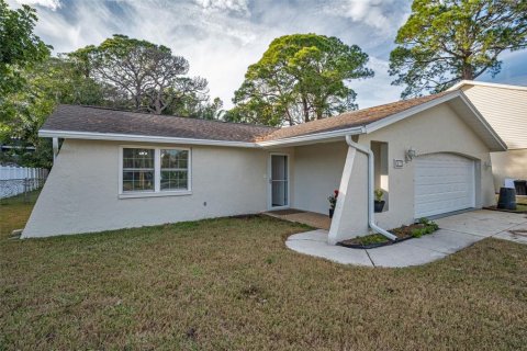 House in Tarpon Springs, Florida 3 bedrooms, 166.95 sq.m. № 2122293 - photo 3