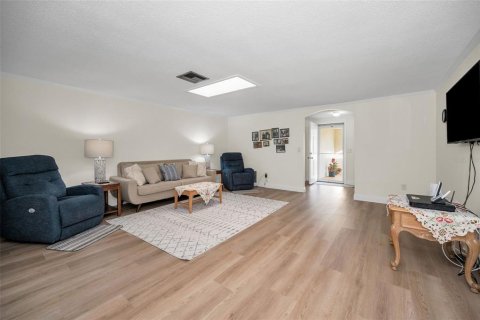 House in Tarpon Springs, Florida 3 bedrooms, 166.95 sq.m. № 2122293 - photo 7