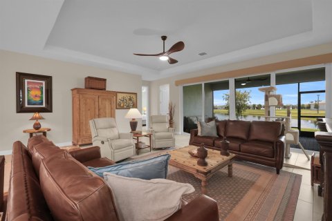 House in Port St. Lucie, Florida 2 bedrooms, 218.69 sq.m. № 2389828 - photo 10