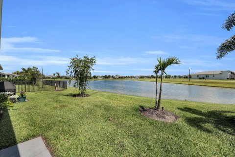 House in Port St. Lucie, Florida 2 bedrooms, 218.69 sq.m. № 2389828 - photo 29