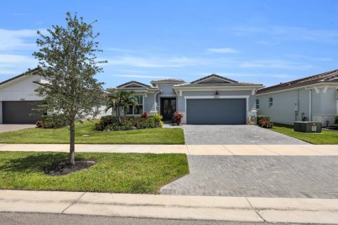 House in Port St. Lucie, Florida 2 bedrooms, 218.69 sq.m. № 2389828