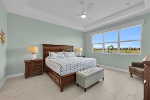 House in Port St. Lucie, Florida 2 bedrooms, 218.69 sq.m. № 2389828 - photo 12