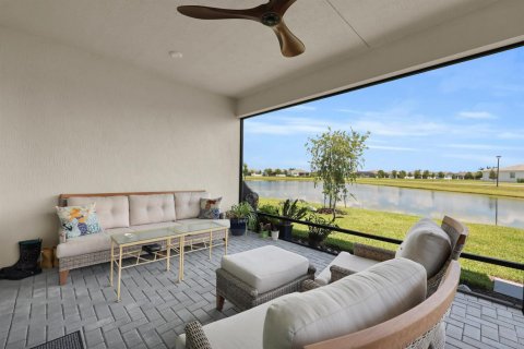 House in Port St. Lucie, Florida 2 bedrooms, 218.69 sq.m. № 2389828 - photo 27