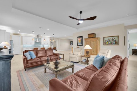 House in Port St. Lucie, Florida 2 bedrooms, 218.69 sq.m. № 2389828 - photo 9