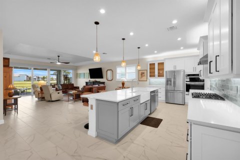House in Port St. Lucie, Florida 2 bedrooms, 218.69 sq.m. № 2389828 - photo 6