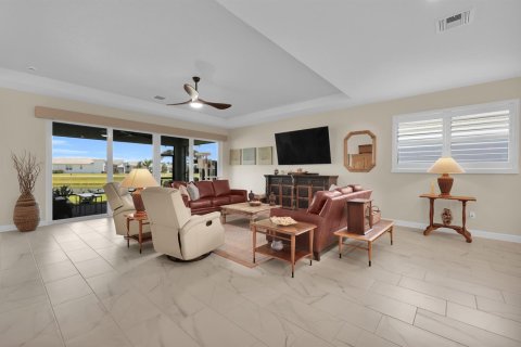 House in Port St. Lucie, Florida 2 bedrooms, 218.69 sq.m. № 2389828 - photo 11
