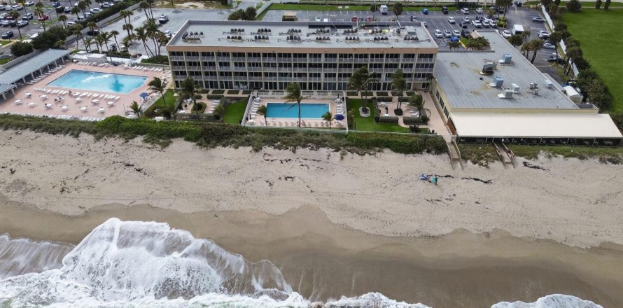 Condo in Jensen Beach, Florida, 1 bedroom  № 2382543