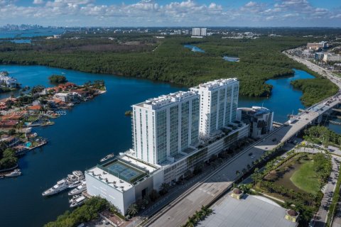 Condo in Sunny Isles Beach, Florida, 4 bedrooms № 1991502 - photo 3