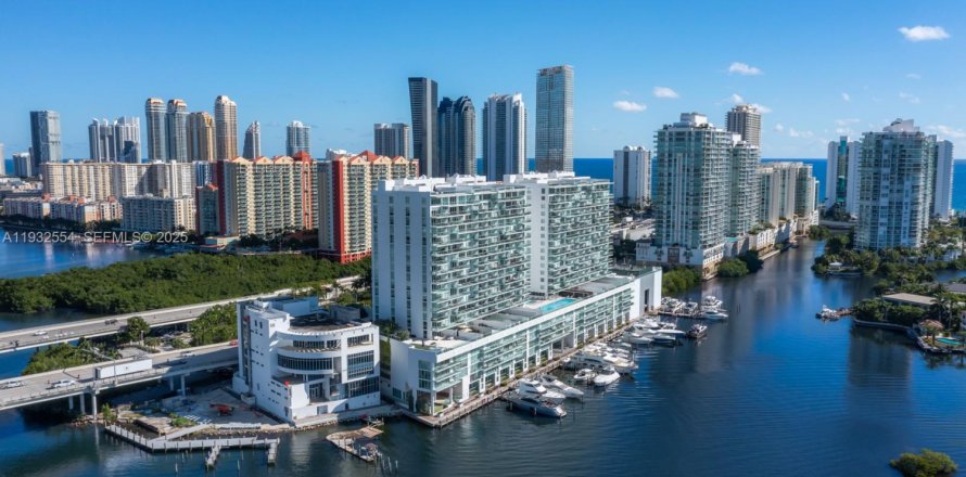 Condo in Sunny Isles Beach, Florida, 4 bedrooms № 1991502