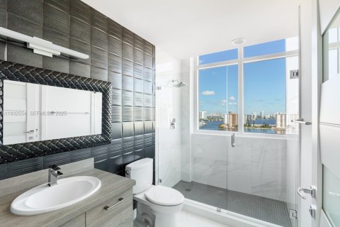 Condo in Sunny Isles Beach, Florida, 4 bedrooms № 1991502 - photo 22