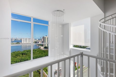 Condo in Sunny Isles Beach, Florida, 4 bedrooms № 1991502 - photo 21