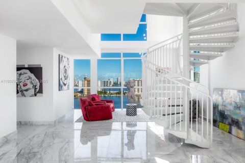 Condo in Sunny Isles Beach, Florida, 4 bedrooms № 1991502 - photo 12