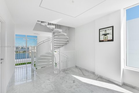 Condo in Sunny Isles Beach, Florida, 4 bedrooms № 1991502 - photo 19