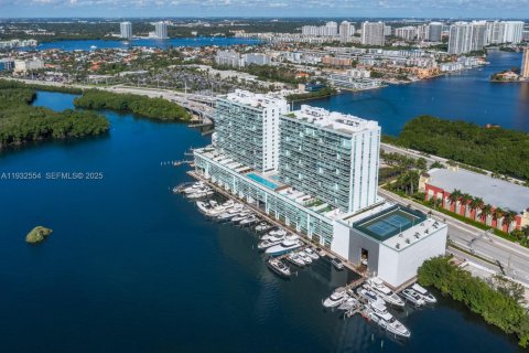 Condo in Sunny Isles Beach, Florida, 4 bedrooms № 1991502 - photo 6