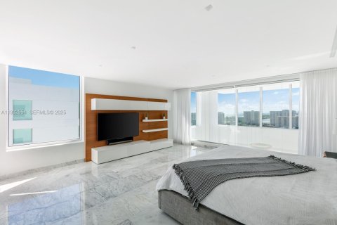 Condo in Sunny Isles Beach, Florida, 4 bedrooms № 1991502 - photo 23