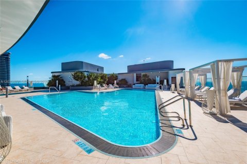 Condominio en Miami, Florida, 2 dormitorios  № 2078056