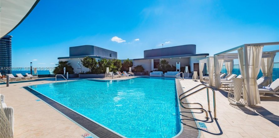Condominio en Miami, Florida, 2 dormitorios  № 2078056