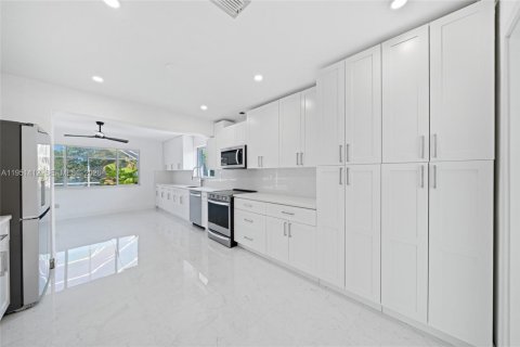 Casa en alquiler en Pinecrest, Florida, 3 dormitorios, 204.76 m2 № 2006254 - foto 11