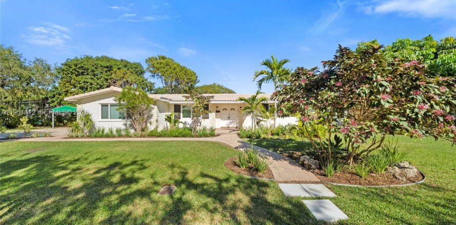 Casa en Pinecrest, Florida 3 dormitorios, 204.76 m2 № 2006254