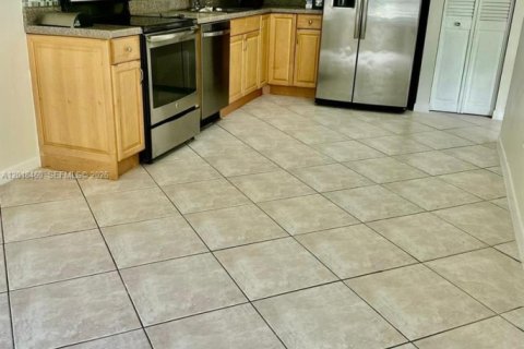Adosado en alquiler en Miami, Florida, 3 dormitorios, 143.63 m2 № 2083925 - foto 5
