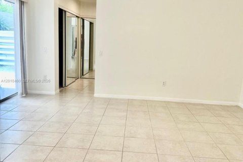Adosado en alquiler en Miami, Florida, 3 dormitorios, 143.63 m2 № 2083925 - foto 11