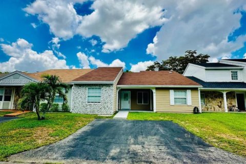 Adosado en alquiler en Miami, Florida, 3 dormitorios, 143.63 m2 № 2083925 - foto 2