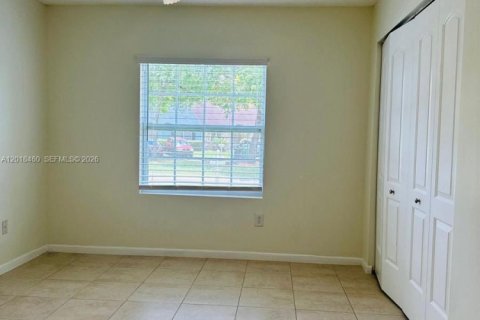 Adosado en alquiler en Miami, Florida, 3 dormitorios, 143.63 m2 № 2083925 - foto 12