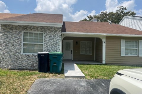 Adosado en alquiler en Miami, Florida, 3 dormitorios, 143.63 m2 № 2083925 - foto 4