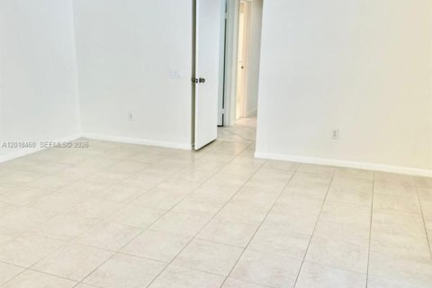 Adosado en alquiler en Miami, Florida, 3 dormitorios, 143.63 m2 № 2083925 - foto 17