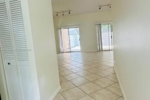 Adosado en alquiler en Miami, Florida, 3 dormitorios, 143.63 m2 № 2083925 - foto 7