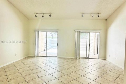 Adosado en alquiler en Miami, Florida, 3 dormitorios, 143.63 m2 № 2083925 - foto 9