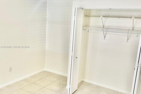 Adosado en alquiler en Miami, Florida, 3 dormitorios, 143.63 m2 № 2083925 - foto 16