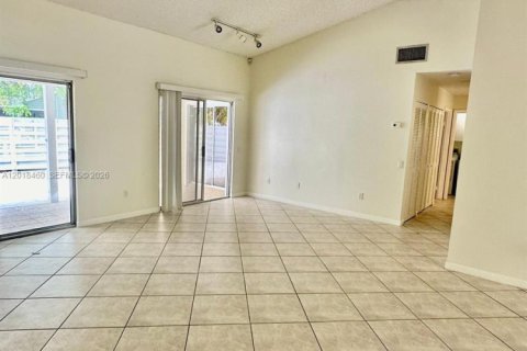 Adosado en alquiler en Miami, Florida, 3 dormitorios, 143.63 m2 № 2083925 - foto 10