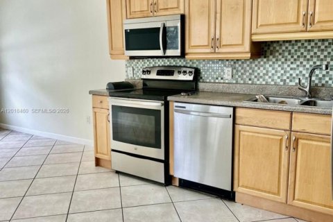 Adosado en alquiler en Miami, Florida, 3 dormitorios, 143.63 m2 № 2083925 - foto 6