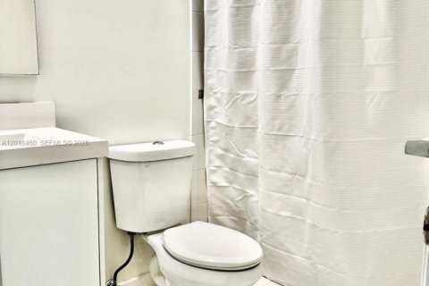 Adosado en alquiler en Miami, Florida, 3 dormitorios, 143.63 m2 № 2083925 - foto 14