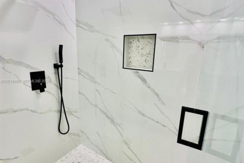 Adosado en alquiler en Miami, Florida, 3 dormitorios, 143.63 m2 № 2083925 - foto 21