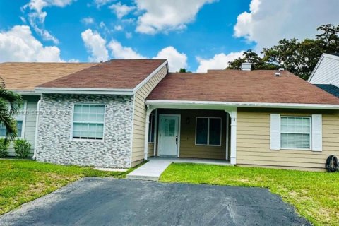 Adosado en alquiler en Miami, Florida, 3 dormitorios, 143.63 m2 № 2083925 - foto 3