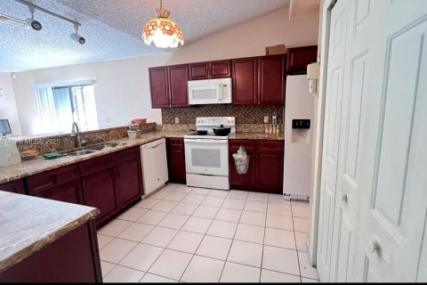 Villa ou maison à vendre à Port St. Lucie, Floride: 3 chambres, 172.61 m2 № 1928904 - photo 9