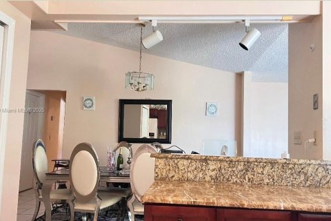 Villa ou maison à vendre à Port St. Lucie, Floride: 3 chambres, 172.61 m2 № 1928904 - photo 13