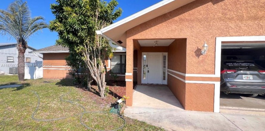 Villa ou maison à Port St. Lucie, Floride 3 chambres, 172.61 m2 № 1928904