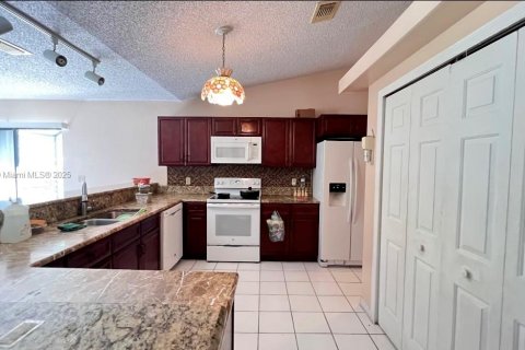 Villa ou maison à vendre à Port St. Lucie, Floride: 3 chambres, 172.61 m2 № 1928904 - photo 7