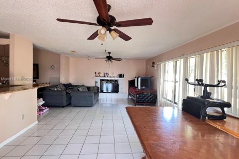 Villa ou maison à vendre à Port St. Lucie, Floride: 3 chambres, 172.61 m2 № 1928904 - photo 19