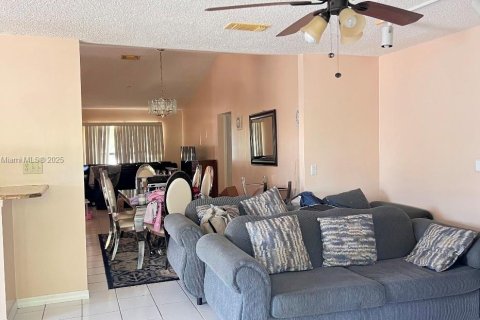 Villa ou maison à vendre à Port St. Lucie, Floride: 3 chambres, 172.61 m2 № 1928904 - photo 6