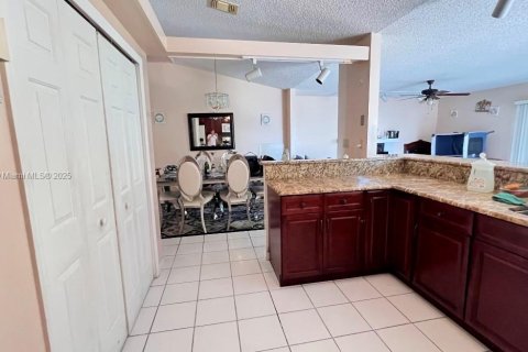 Villa ou maison à vendre à Port St. Lucie, Floride: 3 chambres, 172.61 m2 № 1928904 - photo 10