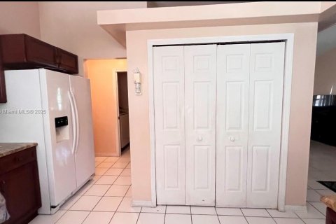 Villa ou maison à vendre à Port St. Lucie, Floride: 3 chambres, 172.61 m2 № 1928904 - photo 12