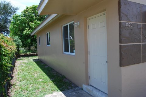 House in Miami, Florida 3 bedrooms, 96.62 sq.m. № 1894251 - photo 12