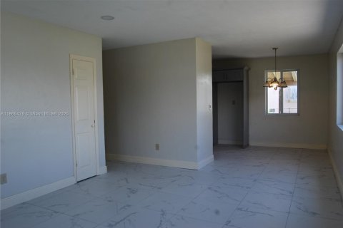 House in Miami, Florida 3 bedrooms, 96.62 sq.m. № 1894251 - photo 14