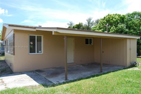 House in Miami, Florida 3 bedrooms, 96.62 sq.m. № 1894251 - photo 9
