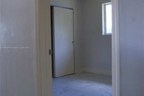 House in Miami, Florida 3 bedrooms, 96.62 sq.m. № 1894251 - photo 23