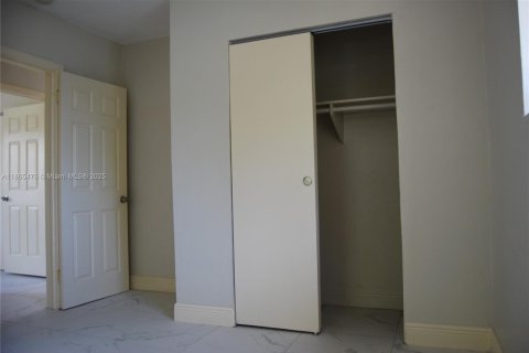 House in Miami, Florida 3 bedrooms, 96.62 sq.m. № 1894251 - photo 29
